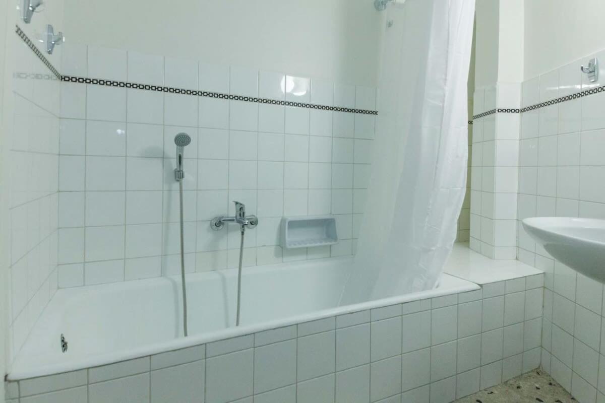 Charming Vintage 2Br Apartment With Balcony In Koukaki Atena Exterior foto