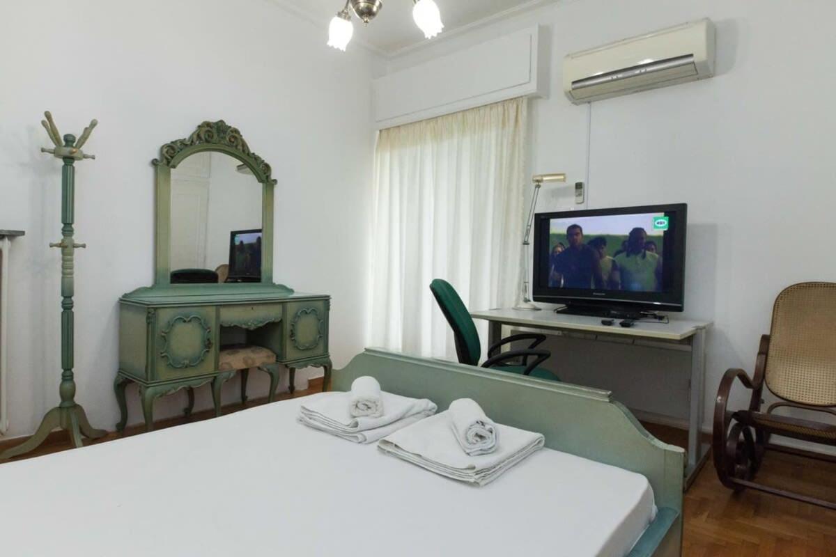 Charming Vintage 2Br Apartment With Balcony In Koukaki Atena Exterior foto
